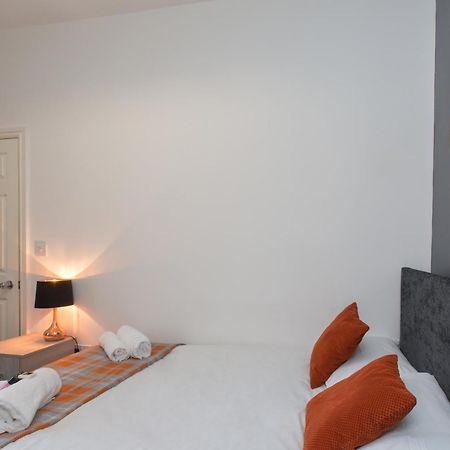 לינה וארוחת בוקר Townhouse @ Corporation Street Stoke חדר תמונה